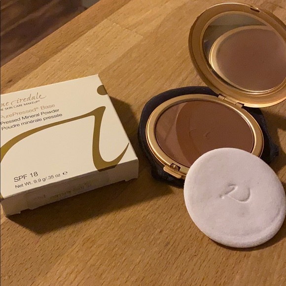 Brand new Jane iredale pure pressed base. “Terra” - Picture 1 of 3